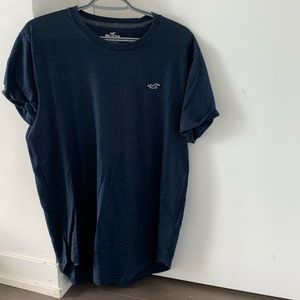 Hollister T shirt in Navy, Size L